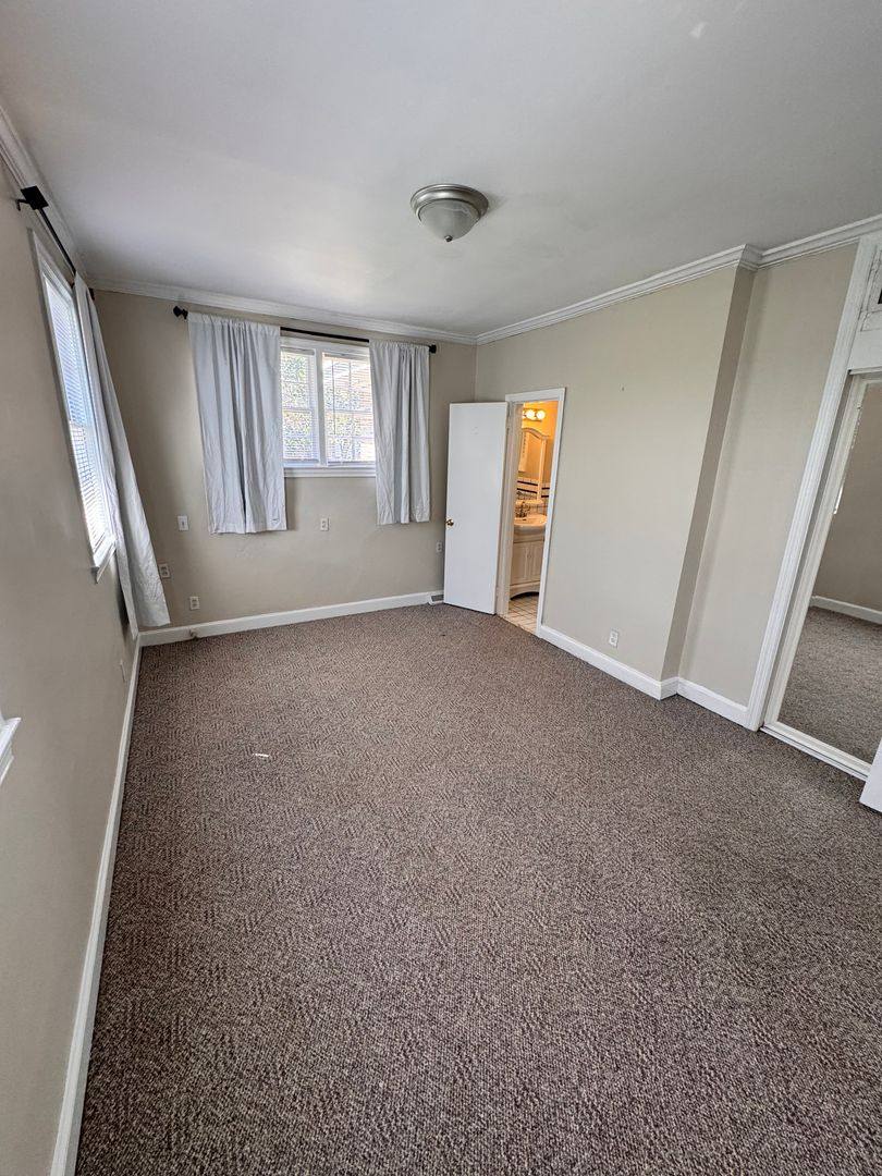 House for rent at 931 Ashley Ave, Charleston, SC 29401