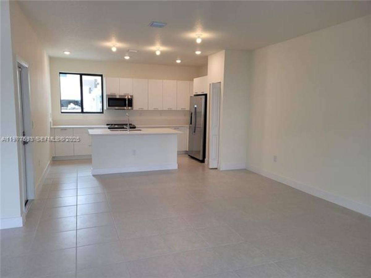 Townhouse for rent at 4558 NW 83rd Ave Th, Miami, FL 33166