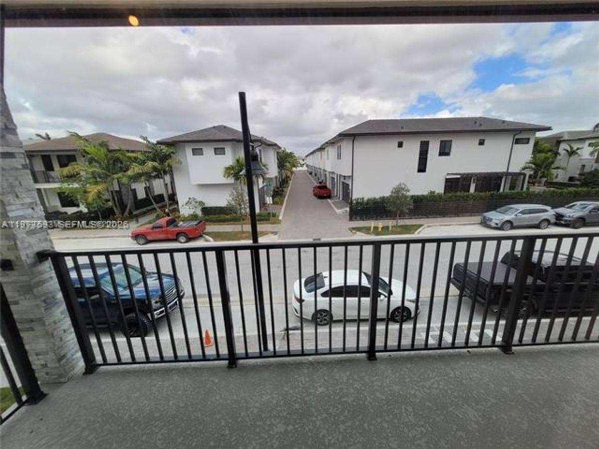 Townhouse for rent at 4558 NW 83rd Ave Th, Miami, FL 33166