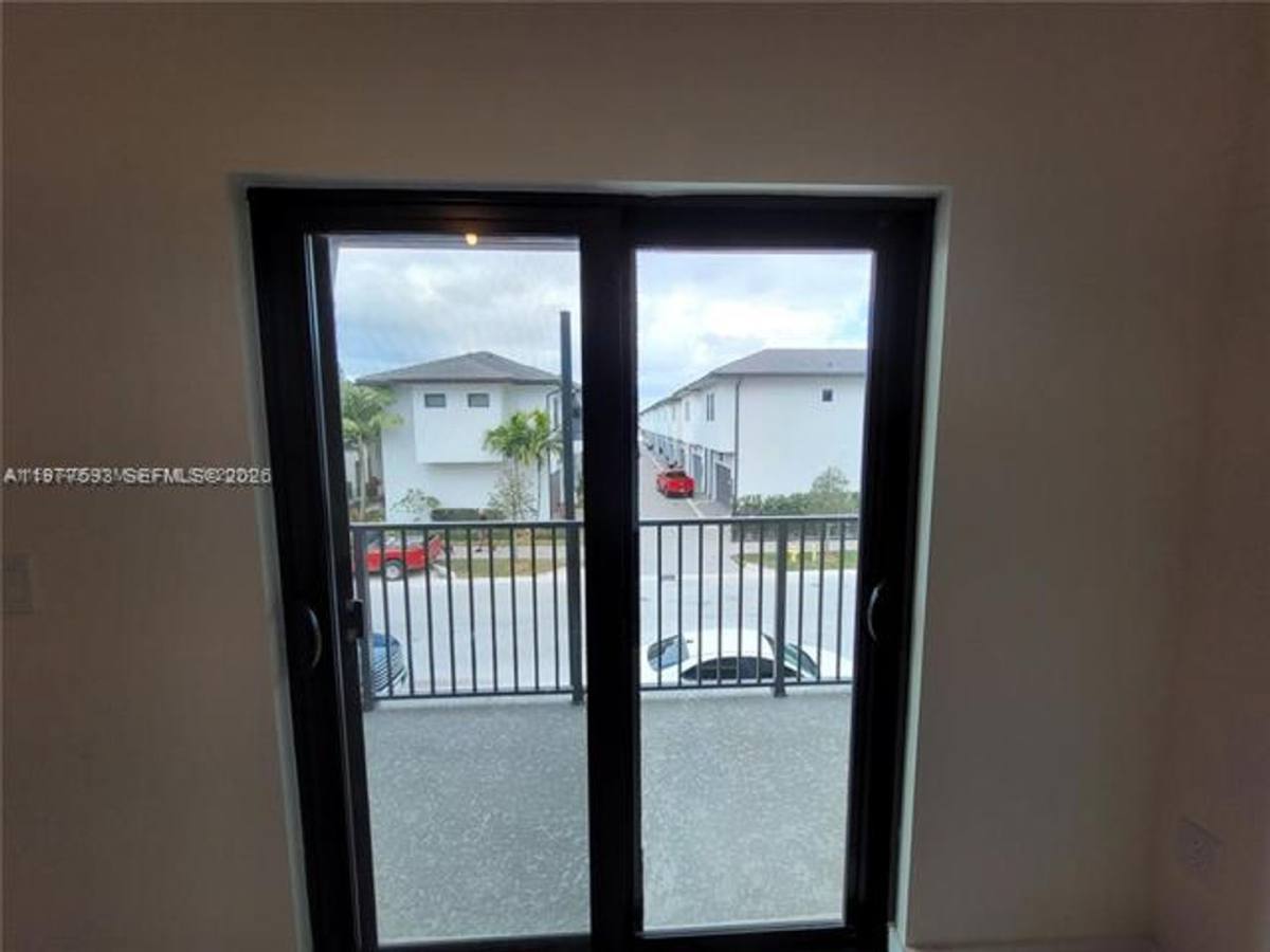 Townhouse for rent at 4558 NW 83rd Ave Th, Miami, FL 33166