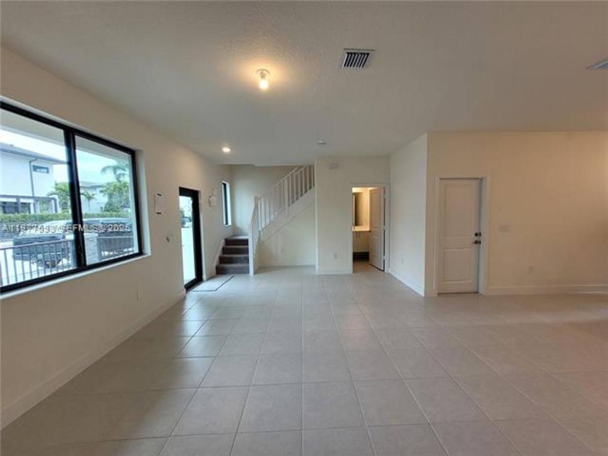 Townhouse for rent at 4558 NW 83rd Ave Th, Miami, FL 33166