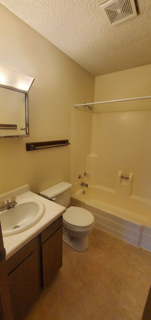 Apartment for rent at 970 W Hamilton Ave, Eau Claire, WI 54701
