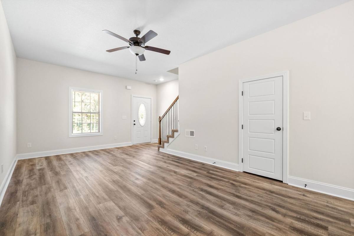 Apartment for rent at 445 Oak St, Clarksville, TN 37042