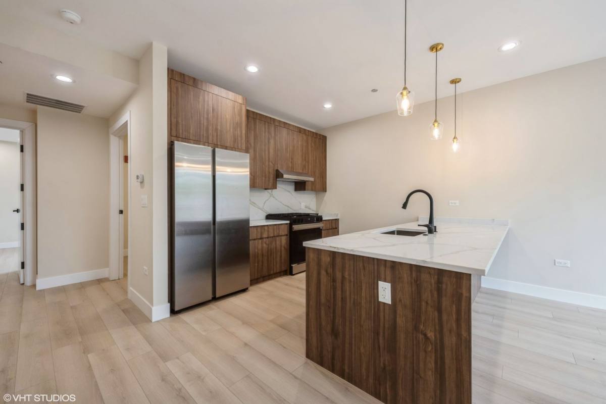 Apartment for rent at 3043 W Irving Park Rd #402, Chicago, IL 60618