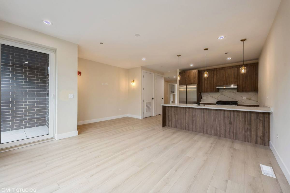 Apartment for rent at 3043 W Irving Park Rd #402, Chicago, IL 60618