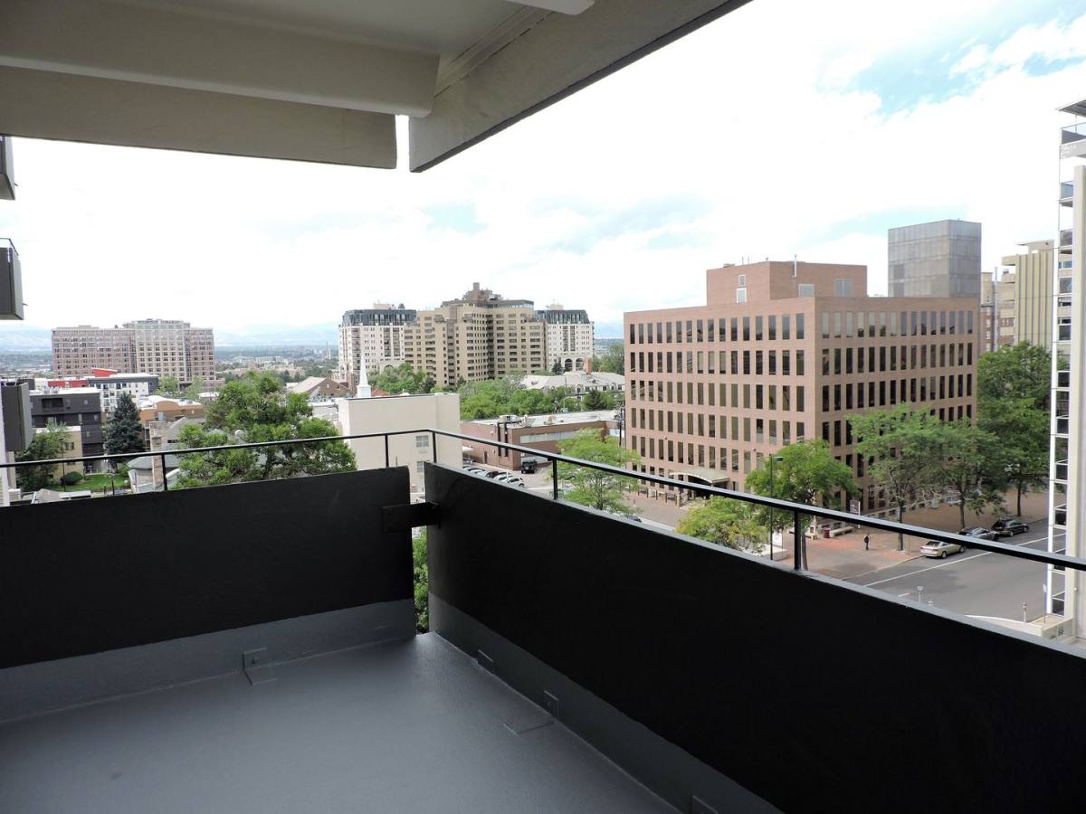 Apartment for rent at 818 N Logan St, Denver, CO 80203