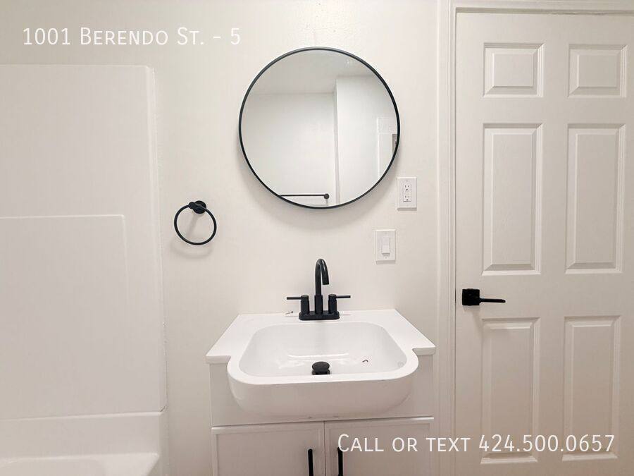 Apartment for rent at 1001 Berendo St #5, Los Angeles, CA 90029