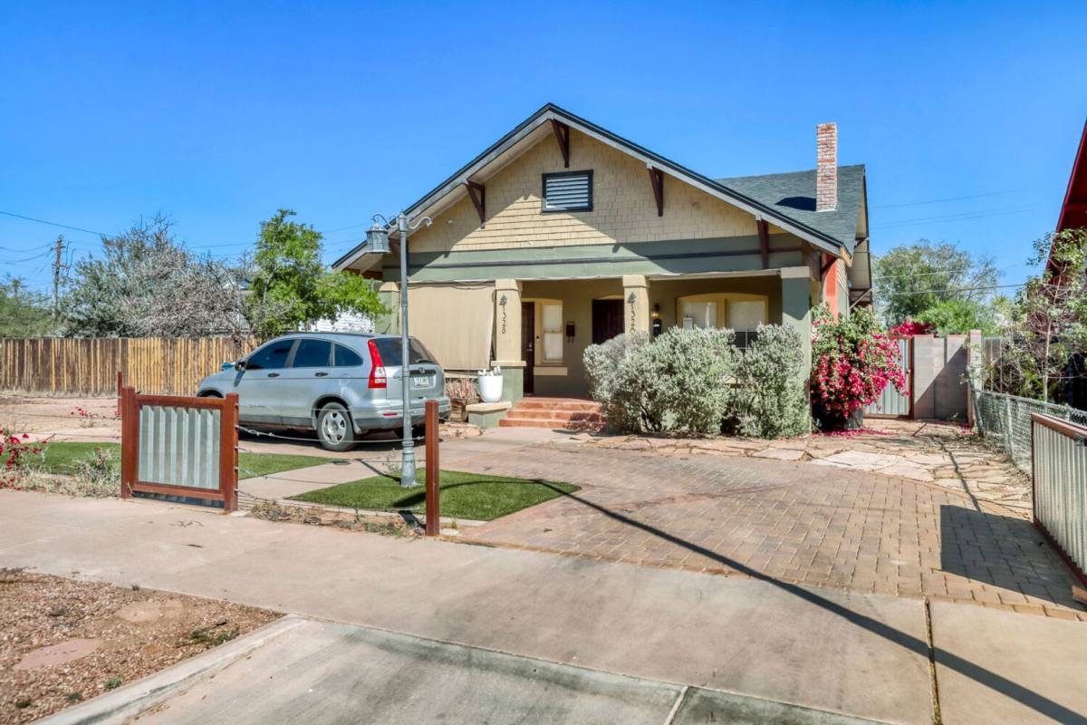 Apartment for rent at 1326 W Monroe St, Phoenix, AZ 85007