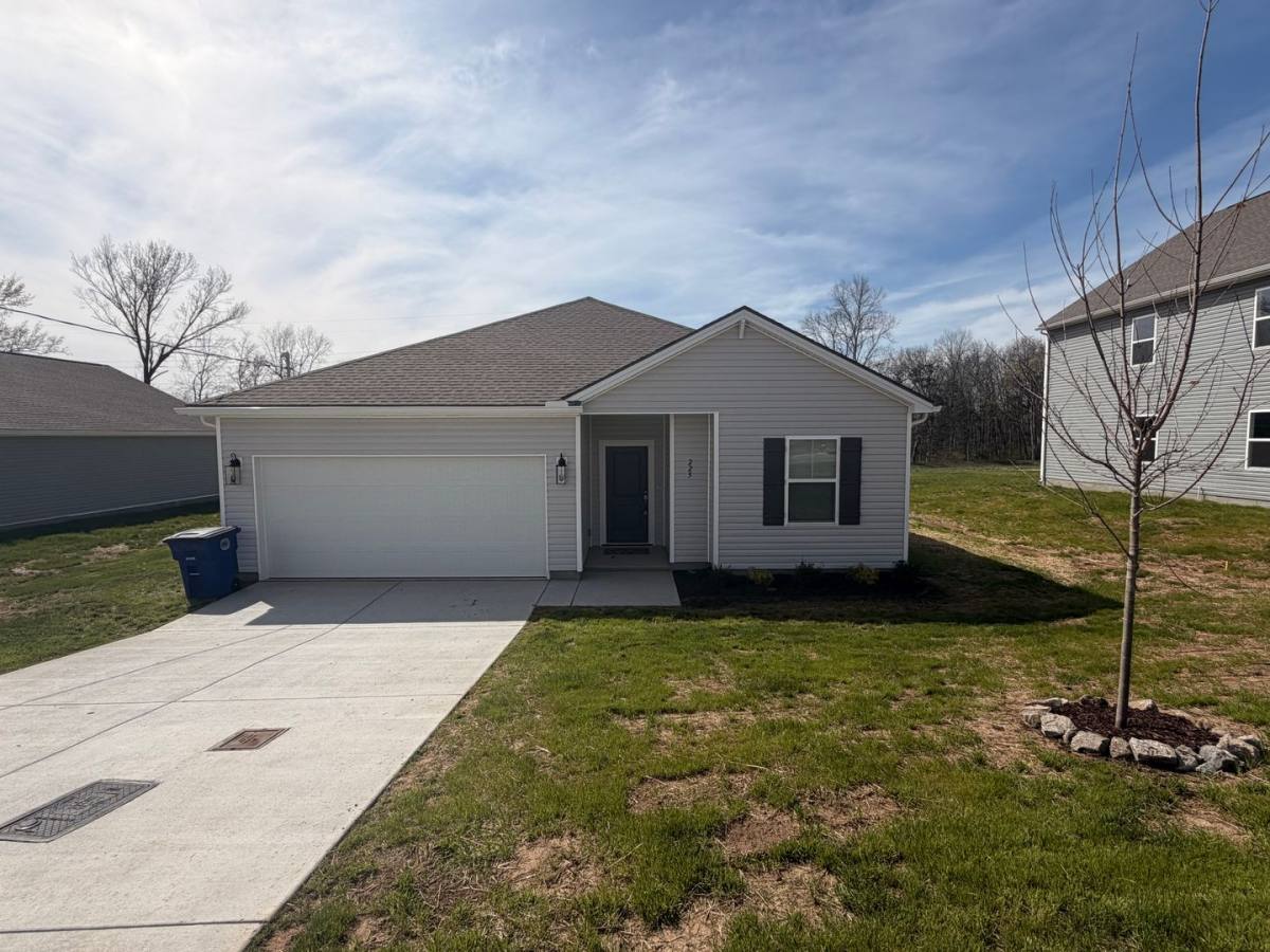 House for rent at 225 Idle Dr, Shelbyville, TN 37160
