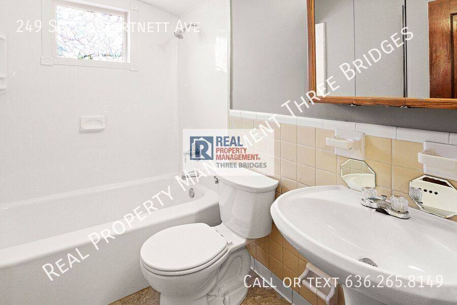 House for rent at 249 S Hartnett Ave, Saint Louis, MO 63135