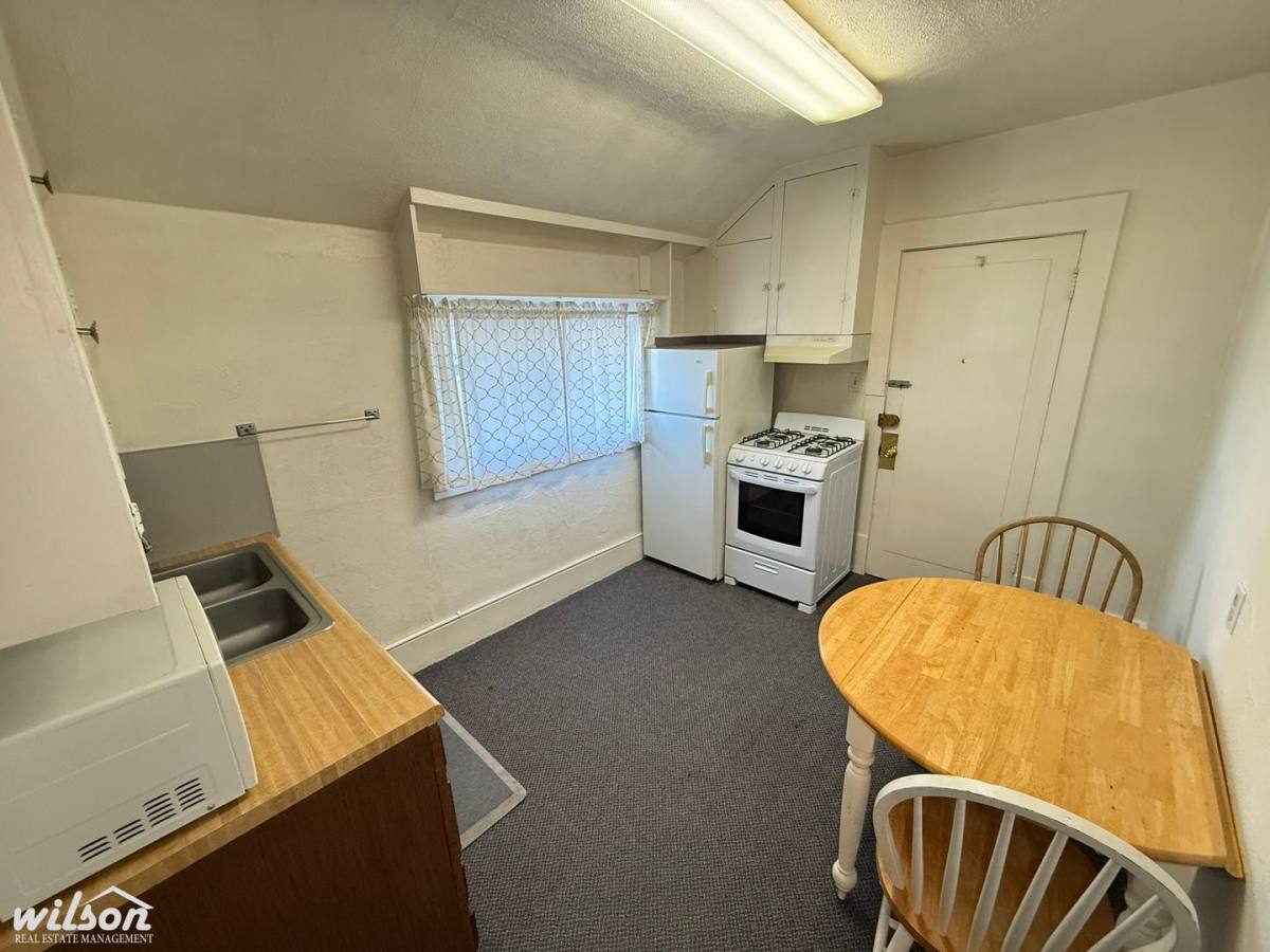Apartment for rent at 302 S 8th Ave, Yakima, WA 98902