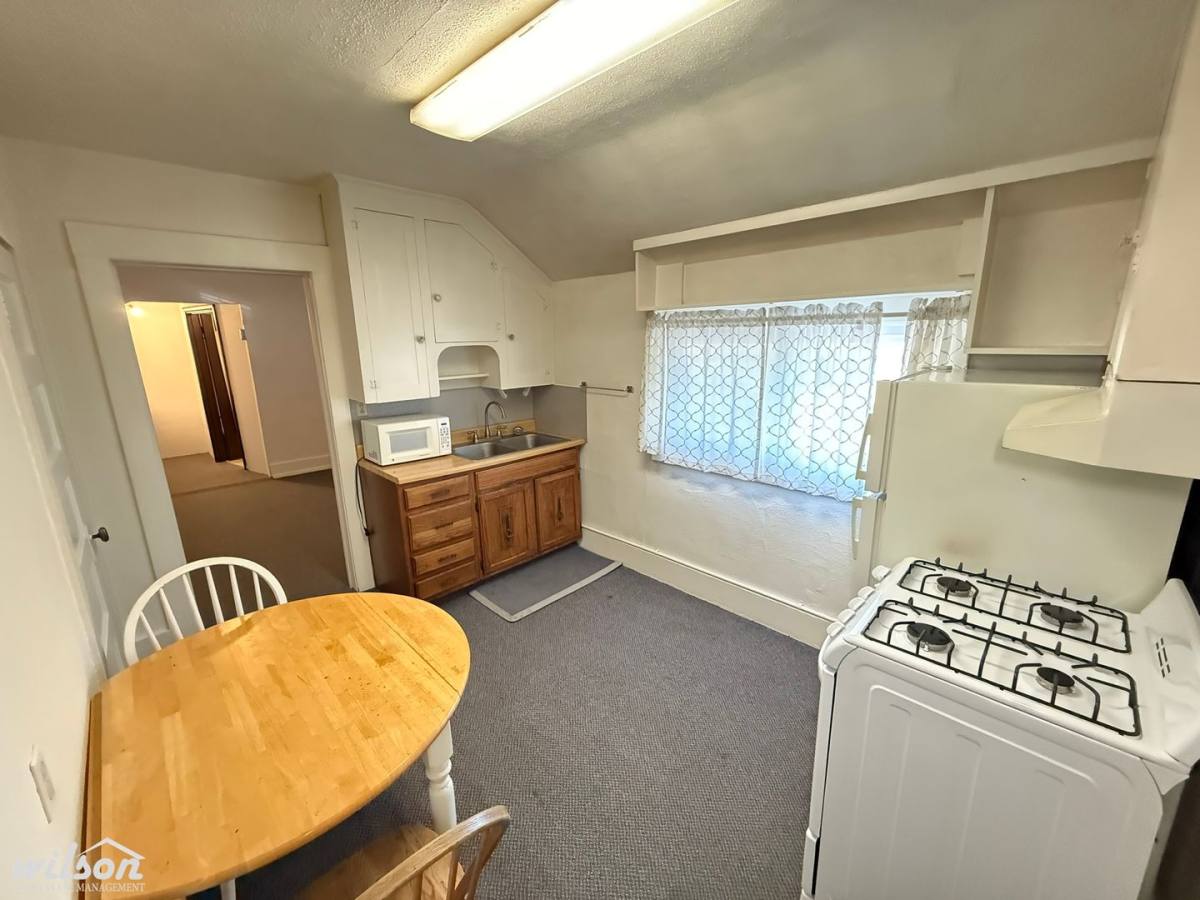 Apartment for rent at 302 S 8th Ave, Yakima, WA 98902