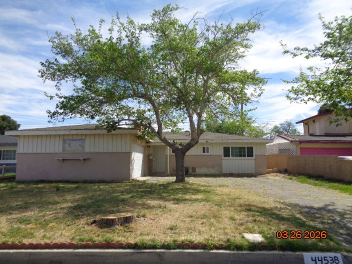 House for rent at 44538 2nd St E, Lancaster, CA 93535