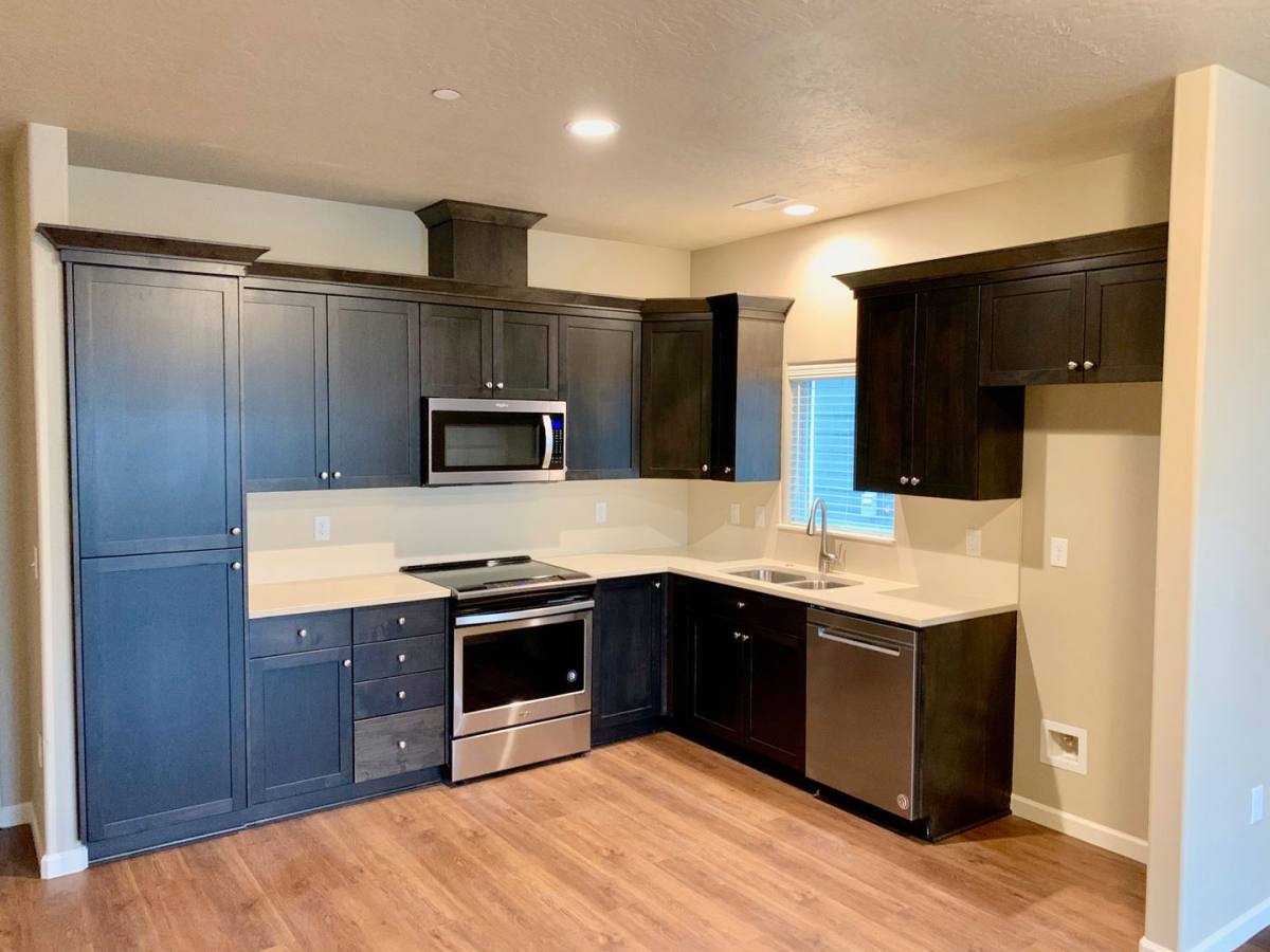 Townhouse for rent at 839 Water Ave NE, Albany, OR 97321