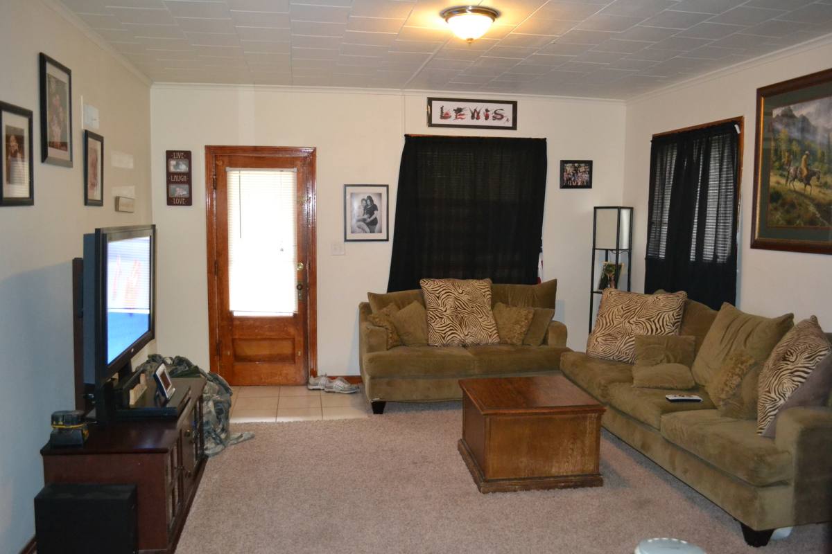 Apartment for rent at 635 & 6355 Court St, Clay Center, KS 67432