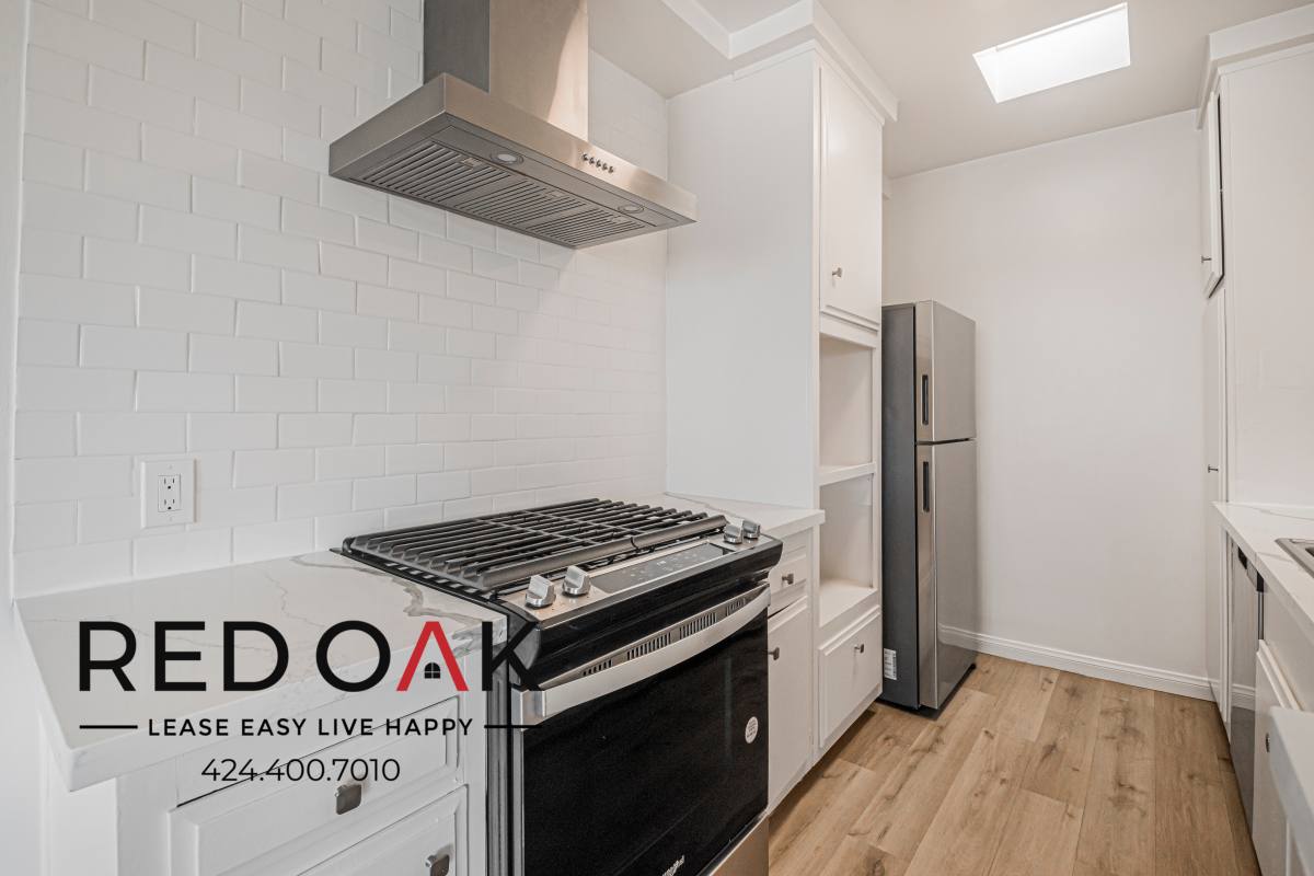 Condo for rent at 7010 Lanewood Ave #303, Los Angeles, CA 90028