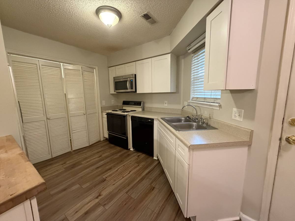 Apartment for rent at 2936 B Mulberry Lane #1, Greenville, NC 27858