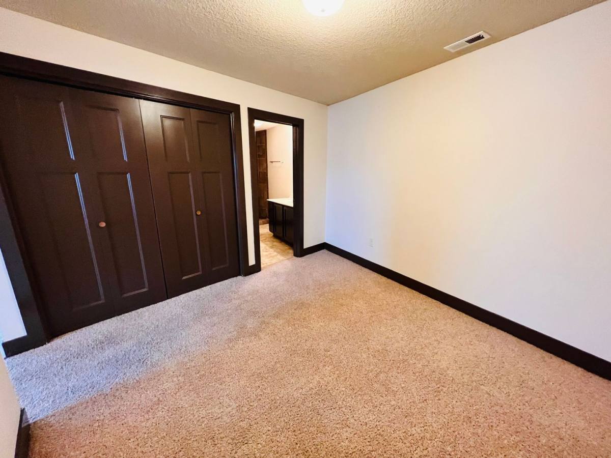 Apartment for rent at 1370 NW 18th St, Ankeny, IA 50023