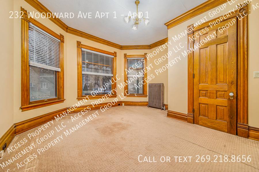 Apartment for rent at 232 Woodward Ave #1, Kalamazoo, MI 49007