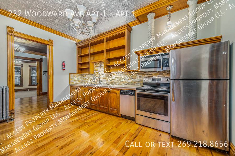 Apartment for rent at 232 Woodward Ave #1, Kalamazoo, MI 49007