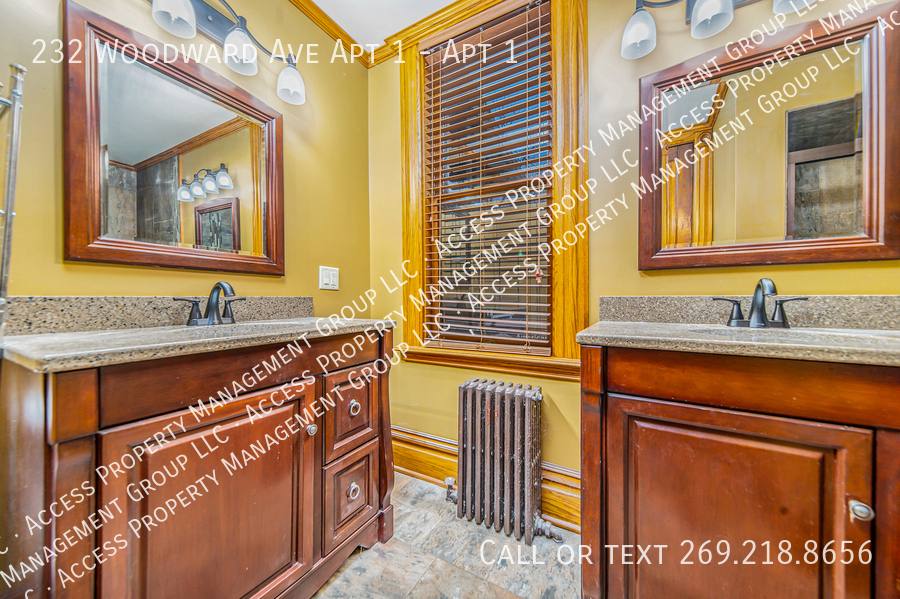 Apartment for rent at 232 Woodward Ave #1, Kalamazoo, MI 49007