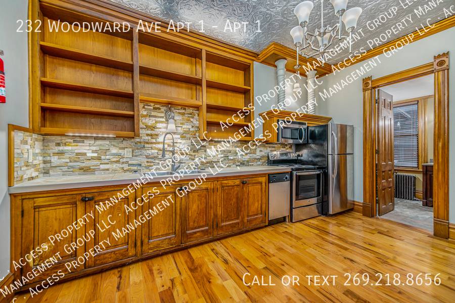 Apartment for rent at 232 Woodward Ave #1, Kalamazoo, MI 49007