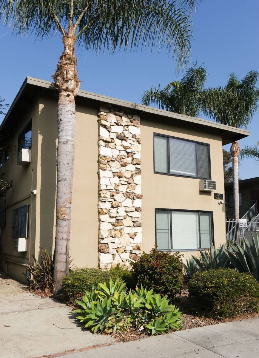 Apartment for rent at 1115-1129 W 30th St, Los Angeles, CA 90007