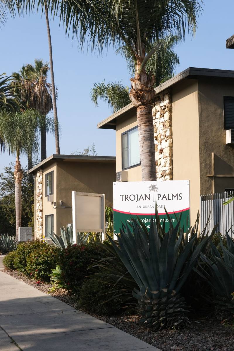Apartment for rent at 1115-1129 W 30th St, Los Angeles, CA 90007