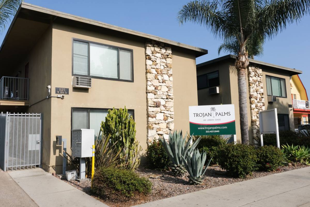 Apartment for rent at 1115-1129 W 30th St, Los Angeles, CA 90007