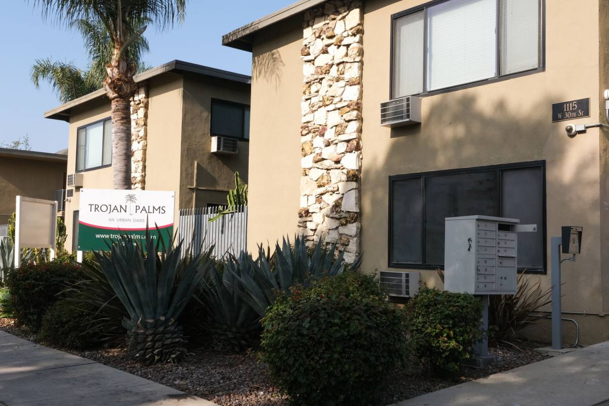 Apartment for rent at 1115-1129 W 30th St, Los Angeles, CA 90007