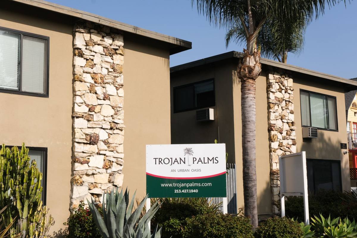 Apartment for rent at 1115-1129 W 30th St, Los Angeles, CA 90007