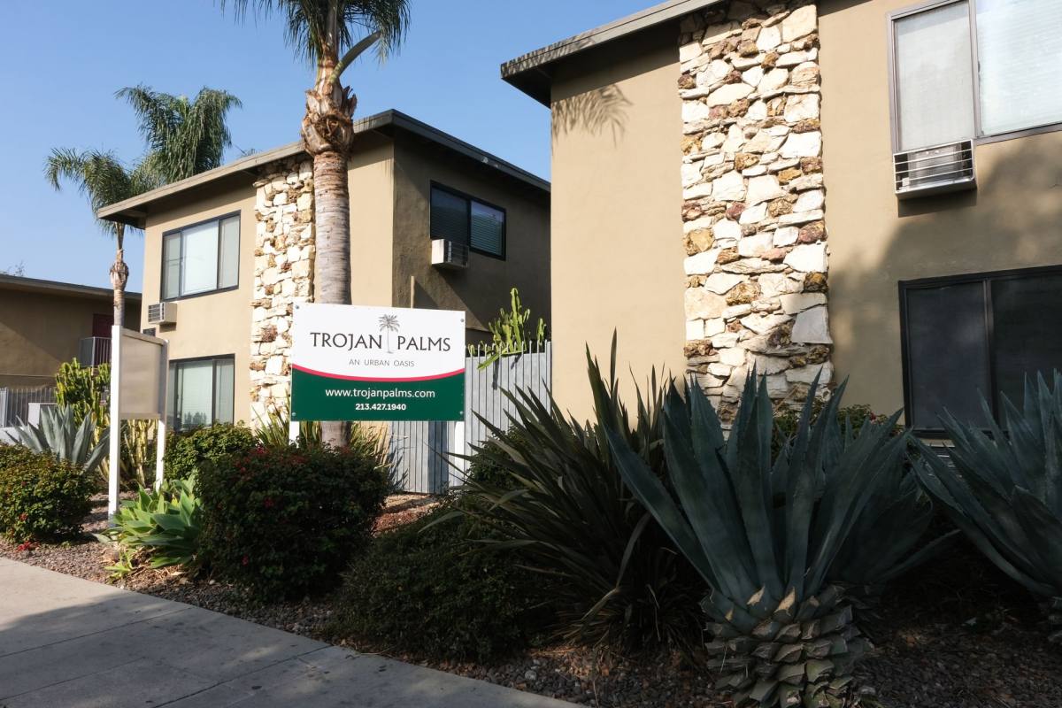 Apartment for rent at 1115-1129 W 30th St, Los Angeles, CA 90007