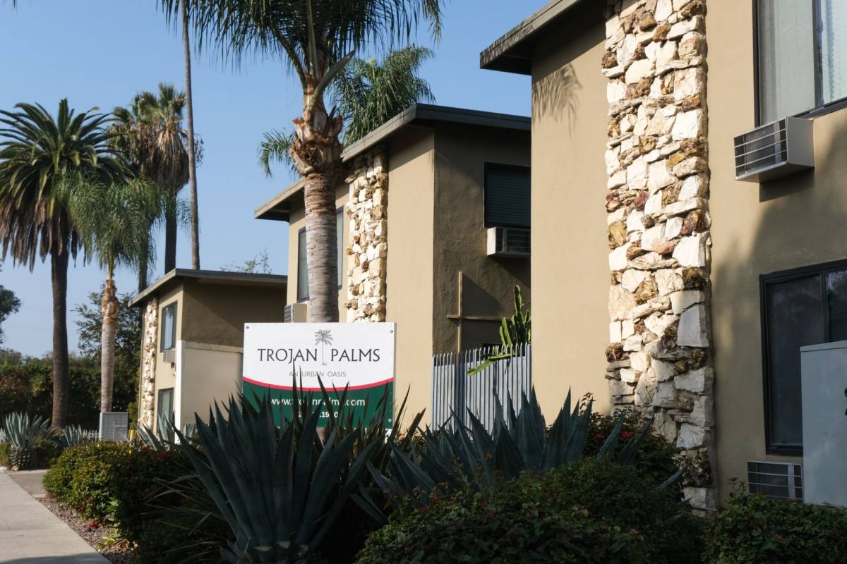 Apartment for rent at 1115-1129 W 30th St, Los Angeles, CA 90007