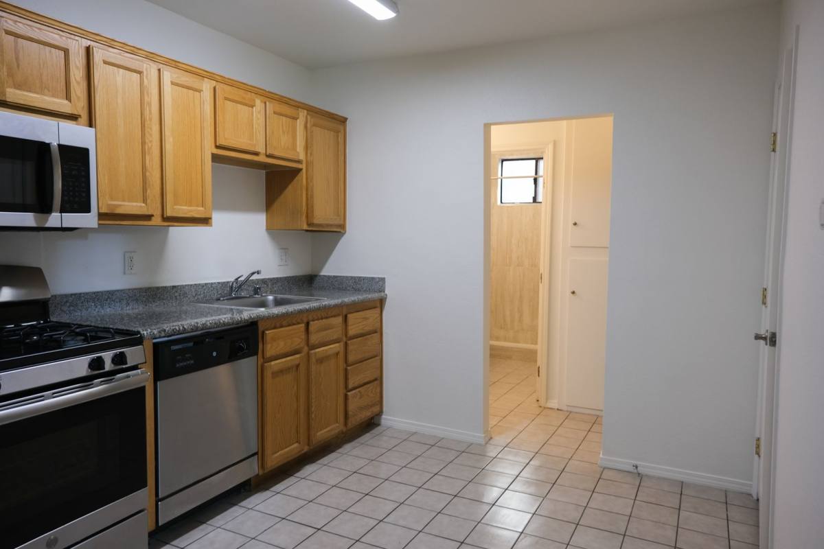 Apartment for rent at 1115-1129 W 30th St, Los Angeles, CA 90007