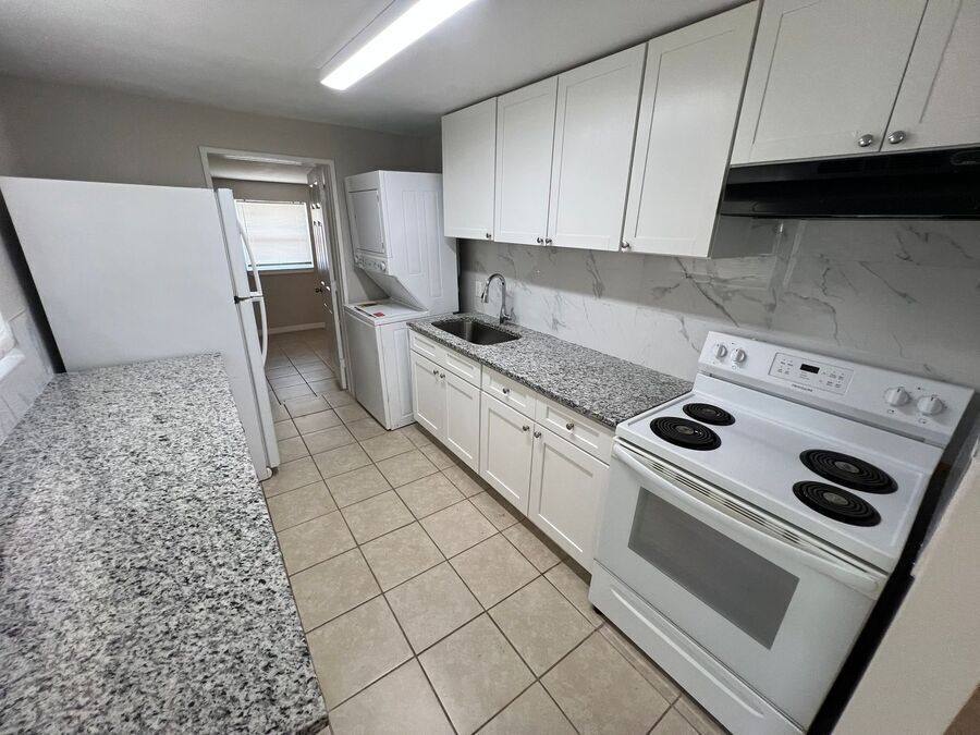 House for rent at 809 1 2 W Warren St, Plant City, FL 33563