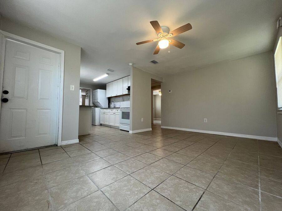 House for rent at 809 1 2 W Warren St, Plant City, FL 33563