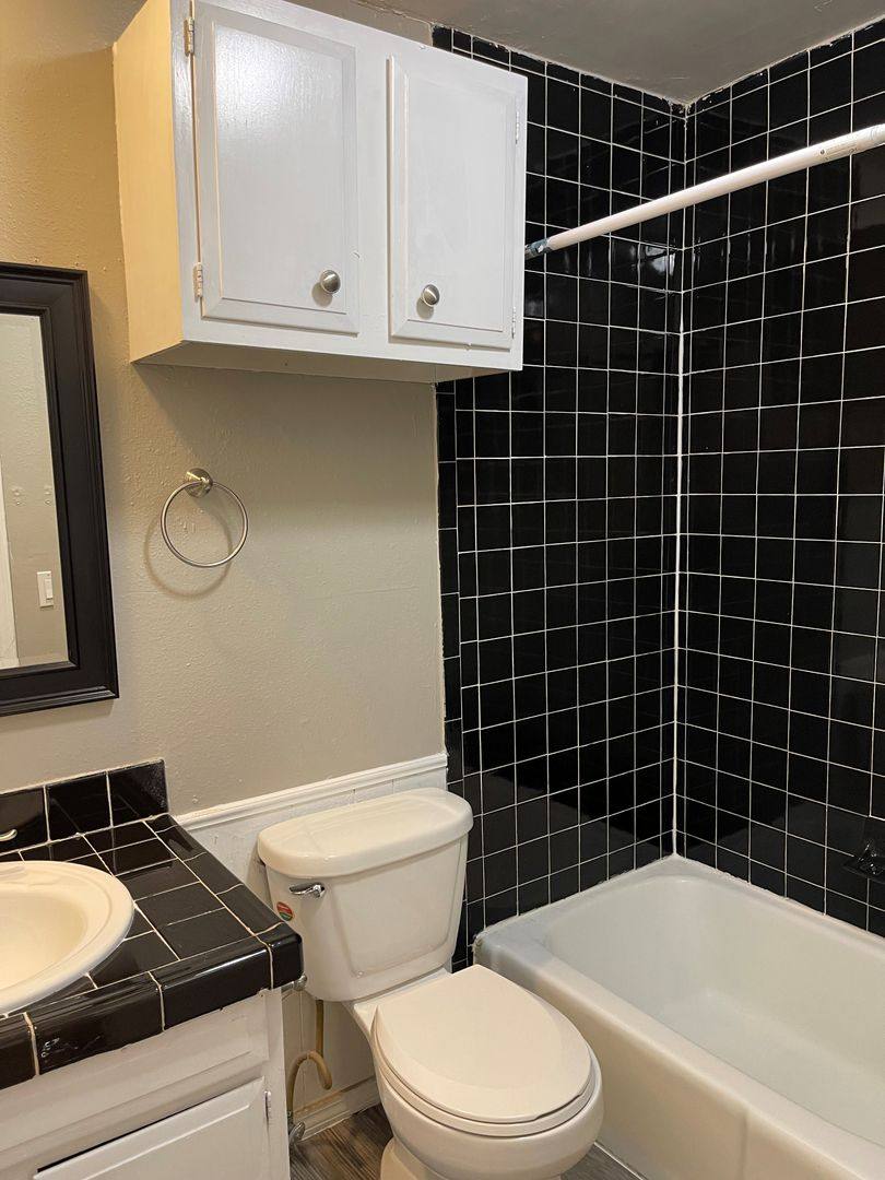 Apartment for rent at 1010 Kennedy Ave, Edmond, OK 73034
