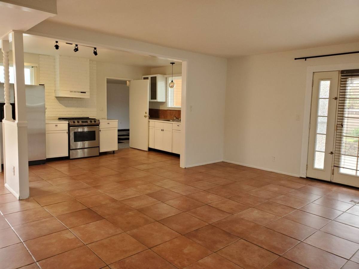 House for rent at 8409 Topanga Canyon Blvd, Canoga Park, CA 91304