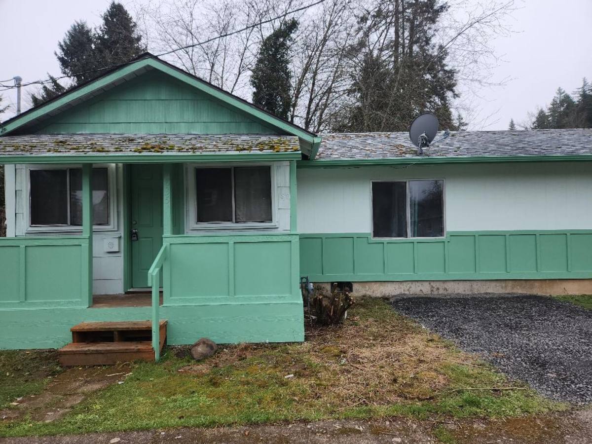 House for rent at 835 12th Ave, Sweet Home, OR 97386