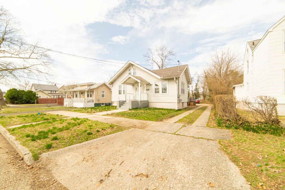 Apartment for rent at 426 W Peach St, Vineland, NJ 08360