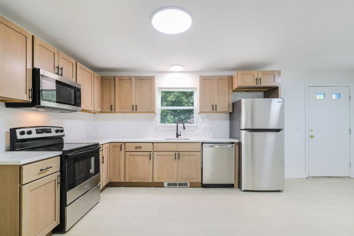 Townhouse for rent at 62 Chestnut St, Danbury, CT 06810