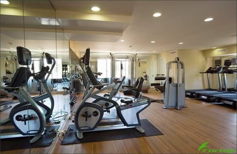 Apartment for rent at 3029 Shrine Place, Los Angeles, CA 90007