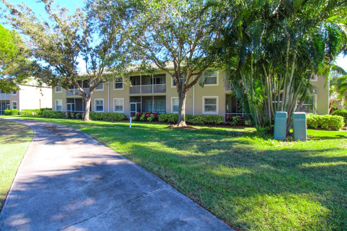 Condo for rent at 3435 Laurel Greens Lane S, Naples, FL 34119
