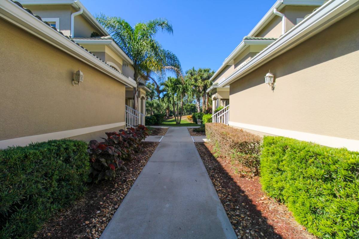 Condo for rent at 3435 Laurel Greens Lane S, Naples, FL 34119