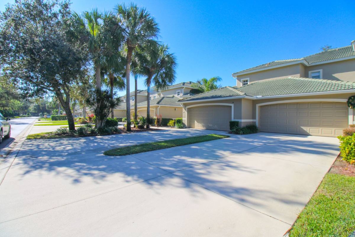Condo for rent at 3435 Laurel Greens Lane S, Naples, FL 34119