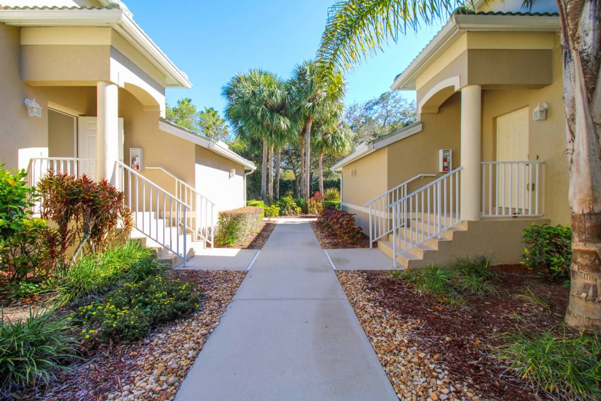Condo for rent at 3435 Laurel Greens Lane S, Naples, FL 34119