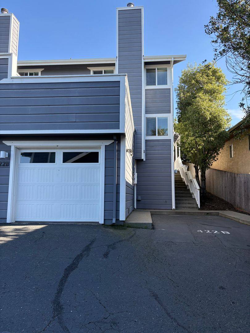 Townhouse for rent at 422 Upham St, Petaluma, CA 94952