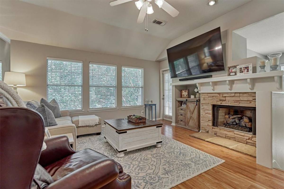 House for rent at 87 Woodlily Place, Spring, TX 77382