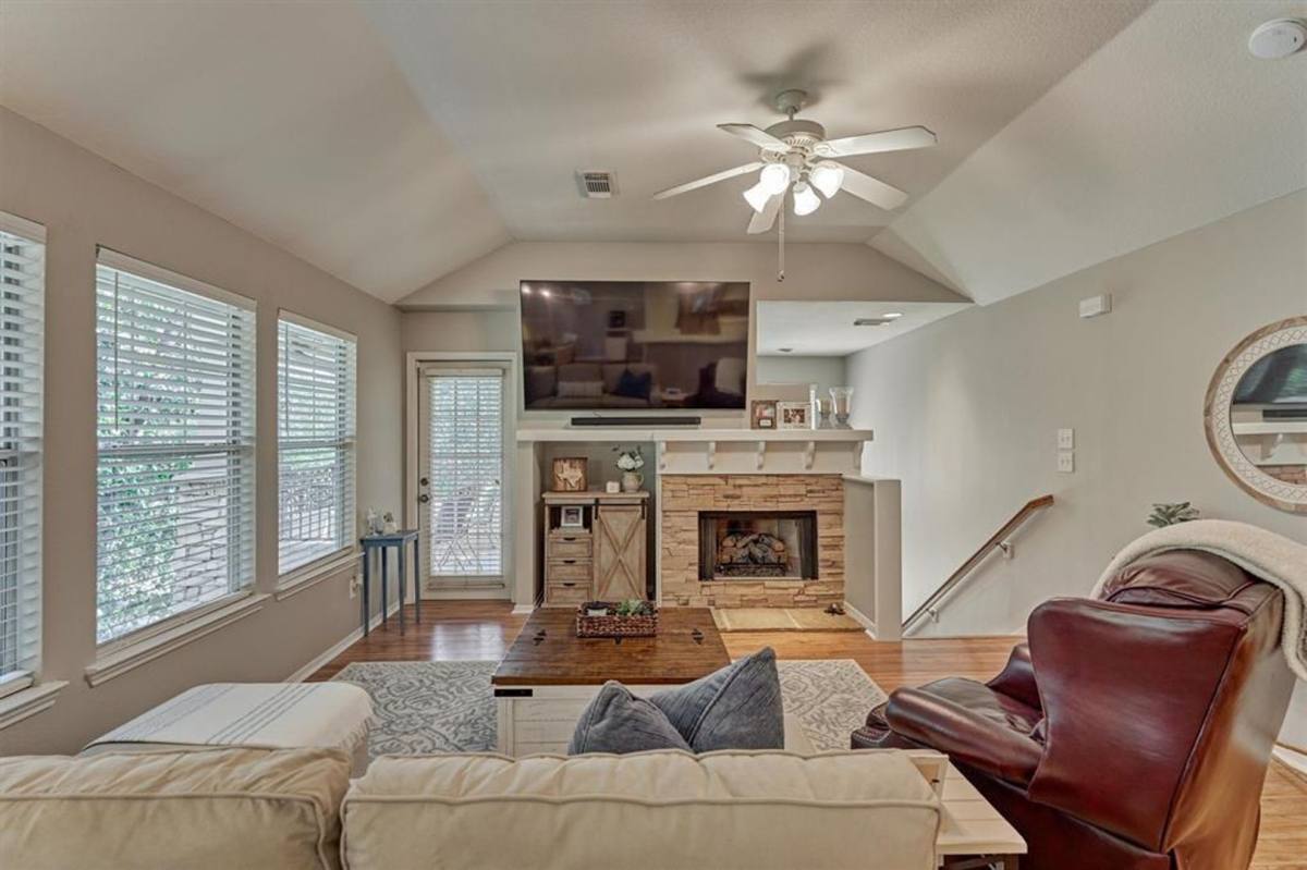 House for rent at 87 Woodlily Place, Spring, TX 77382