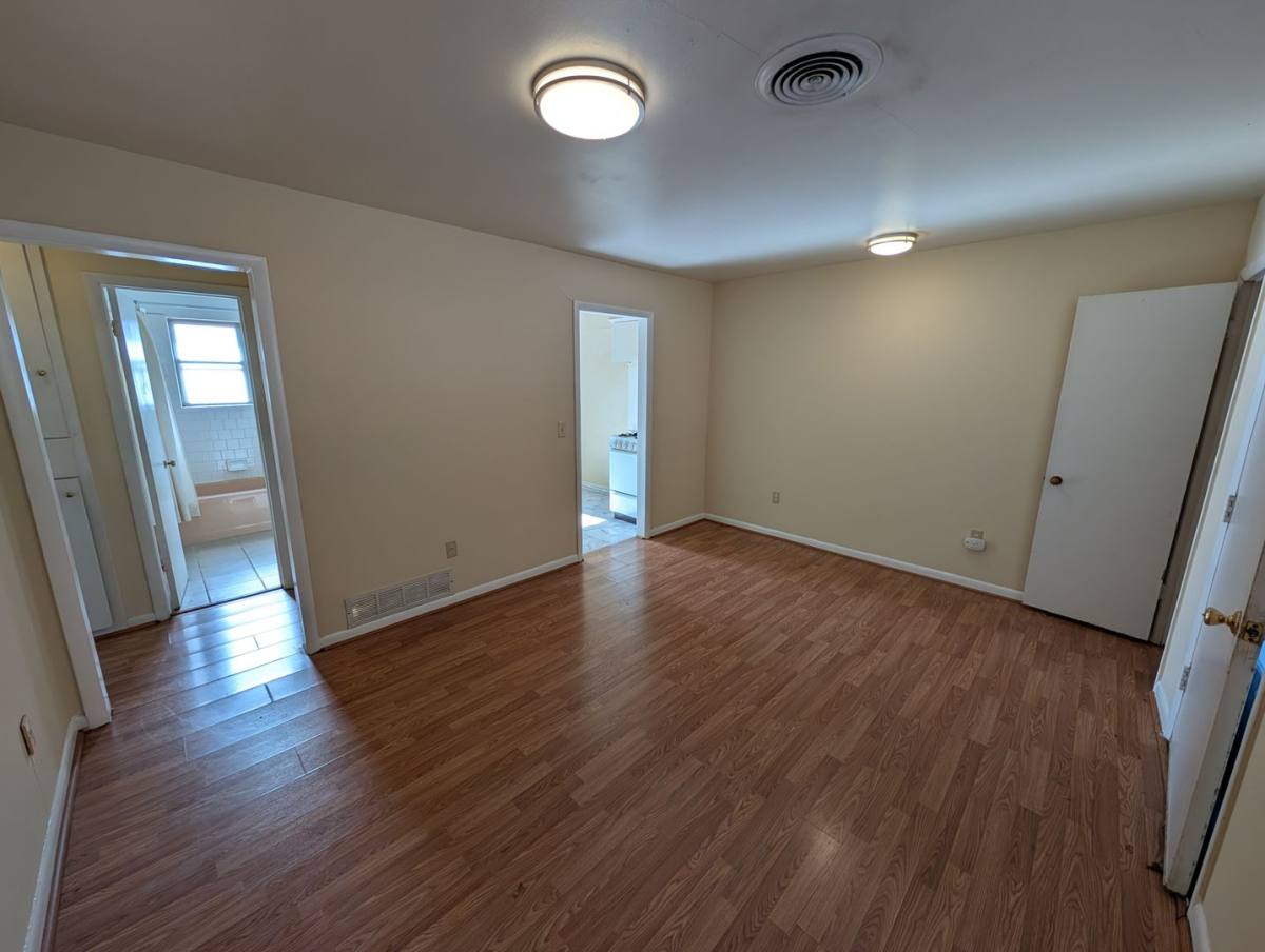 House for rent at 1010 E Main St, Edmond, OK 73034